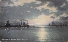 Schiffe im Hafen von Honolulu, Hawaii, ca. 1920er Jahre, Moonlight Island