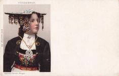 AK Vossebrud, norwegische Frau in Tracht