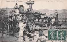 französische Schlachtschiff Iéna nach der Explosion