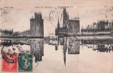 LA ROCHELLE. L'Entrée du Port.