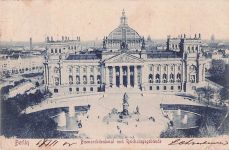 Berlin Bismarckdenkmal und Reichstagsgebäude