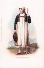 AK Bäuerin aus Uri in Trachtenkleidung