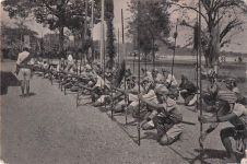 Para pasukan kesultanan Kutai dengan senjata tombak Agustus 1947