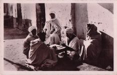 Ansichtskarte / Postkarte Araber spielen Domino, Maghreb