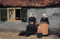 .Niederlande Folklore Niederlande Typen Trachten - Frauen vor Haus 1914
