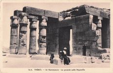 16 A. THEBES. -Le Ramesseum La grande salle Hypostile