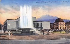 Luzern. Bahnhofplatz, Wagenbachbrunnen mit Kunsthaus