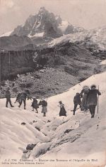 AK / Ansichtskarte Chamonix Glacier des Bossons et lAiguille du Midi Chamonix Kat. Chamonix Mont Blanc