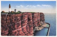 Buntsandsteinklippen der Westküste von Helgoland.