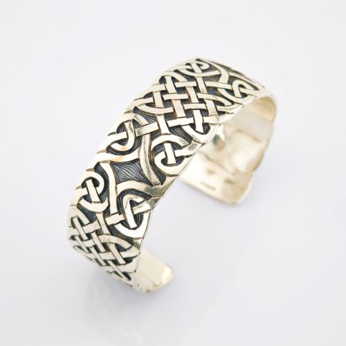 Armreif aus Silber mit Keltischer-Knoten-Motiv