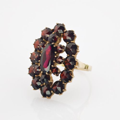 Goldring mit Granat-Rosettenmotiv um 1900 | 333 / 5,3g / Gr. 52