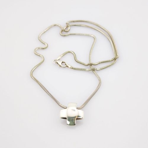 Silberkette mit Kreuzanhänger modern klar
