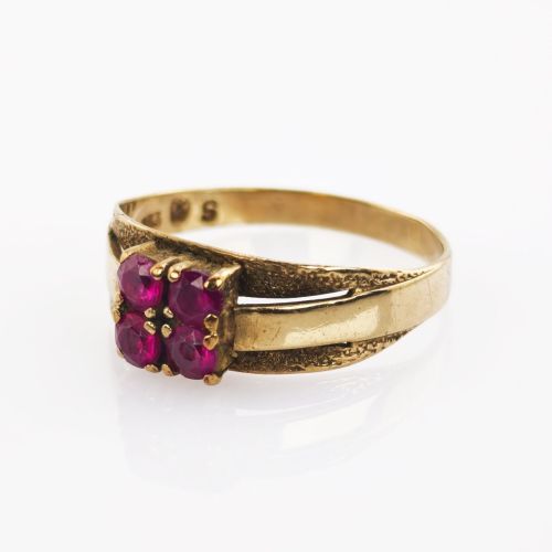 Goldring mit Rubinbesatz um 1970 | 333 / 2,0g / Gr. 57
