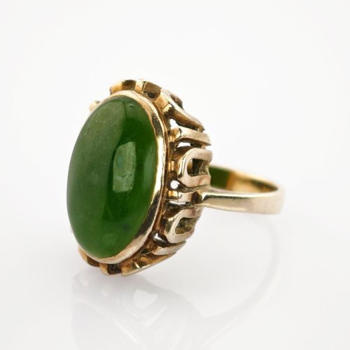 Goldring mit Nephrit im Stil der 1960er Jahre | 333 / 7,5g / Gr. 55