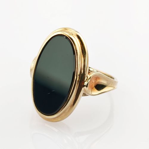 Moderner Goldring mit Onyx-Cabochon | 333 / 3,6g / Gr. 51