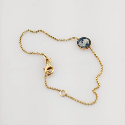 Vergoldetes Armband mit blauer Kamee