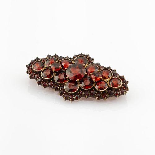 Große Vintage-Brosche mit prächtigem Granatbesatz