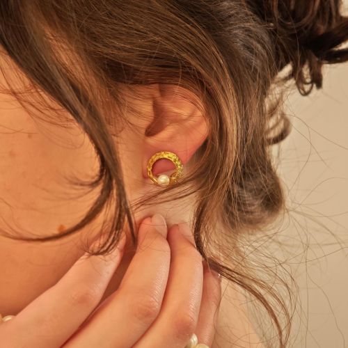 Vintage-Ohrringe aus Gold mit Perlen