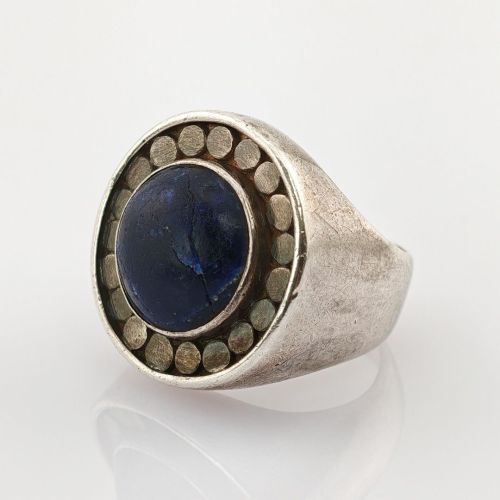Silberner Designer-Ring mit Lapis Lazuli