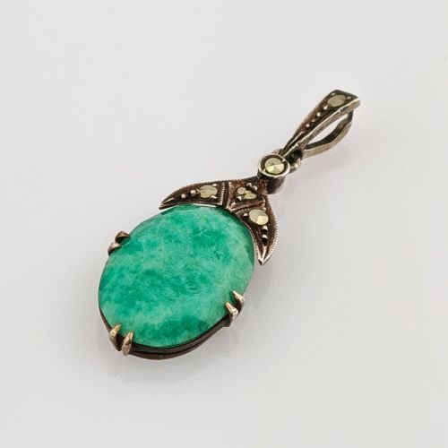 Art Deco Anhänger mit Chrysopras und Markasiten