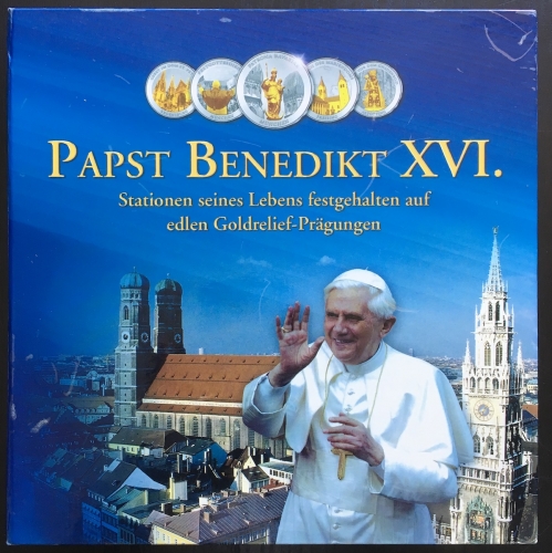 PAPST BENEDIKT XVI. 5 GOLDRELIEF-MEDAILLEN + BÜCHLEIN IN KLAPPBOX