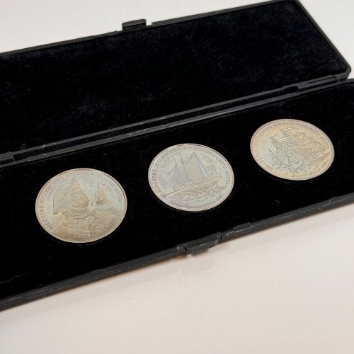 RUSSLAND Medaille 300 Jahre russische Marine Schwarzmeerflotte - stempelglanz