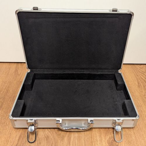 Alu-Münzkoffer silber - LEER - passend für 22 x 34 Tableaus