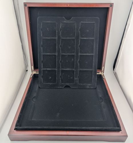 Münzkassette Schatulle mit eckigen 12 x 50,5mm Vertiefungen - gebraucht