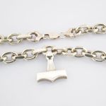 Thors Hammer Anhänger mit massiver Kette im Stil der Wikingerzeit