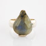 Silberring mit Labradorit in Tropfenform im Stil der Moderne | Gr. 55