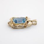 Silberanhänger mit Topas hellblau ornamental um 1950