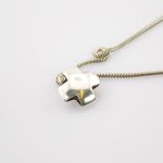 Silberkette mit Kreuzanhänger modern klar