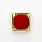 Goldring mit Karneol im Stil der 1970er Jahre |585 / 6,8g / Gr. 67
