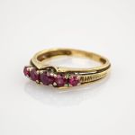 Goldring mit Rubinreihe im Stil der 1960er Jahre | 585 / 4,2g / Gr. 56
