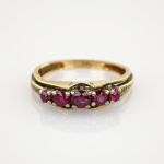 Goldring mit Rubinreihe im Stil der 1960er Jahre | 585 / 4,2g / Gr. 56