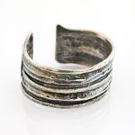 Silber-Armreif im organischen Design