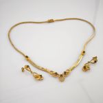 Vergoldetes Schmuckset mit neun edlen Saphiren in Brilliantschliff