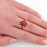Weißgold Ring mit Korallen-Cabochon und Diamanten
