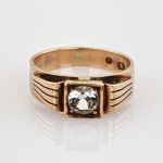 Klassicher Goldring mit Bergkristall