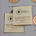 5 Euro Satz 2018 ADFGJ vergoldet in leuchtendem Präsentationskoffer