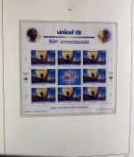 UNO Genf 1989-2013 Bogen Sammlung postfrisch in Leuchtturm Klemmbinder