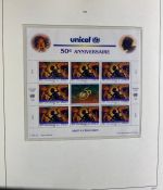 UNO Genf 1989-2013 Bogen Sammlung postfrisch in Leuchtturm Klemmbinder