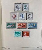 DDR Sammlung gestempelt - 1949-1974 nahezu komplett auf Vordruck im Klemmbinder
