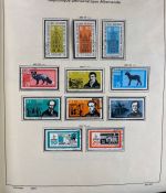 DDR Sammlung gestempelt - 1949-1974 nahezu komplett auf Vordruck im Klemmbinder