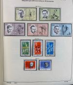 DDR Sammlung gestempelt - 1949-1974 nahezu komplett auf Vordruck im Klemmbinder