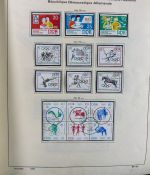 DDR Sammlung gestempelt - 1949-1974 nahezu komplett auf Vordruck im Klemmbinder