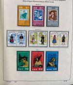 DDR Sammlung gestempelt - 1949-1974 nahezu komplett auf Vordruck im Klemmbinder