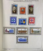 DDR Sammlung gestempelt - 1949-1974 nahezu komplett auf Vordruck im Klemmbinder