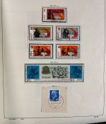 DDR Sammlung gestempelt - 1949-1974 nahezu komplett auf Vordruck im Klemmbinder