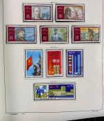 DDR Sammlung gestempelt - 1949-1974 nahezu komplett auf Vordruck im Klemmbinder